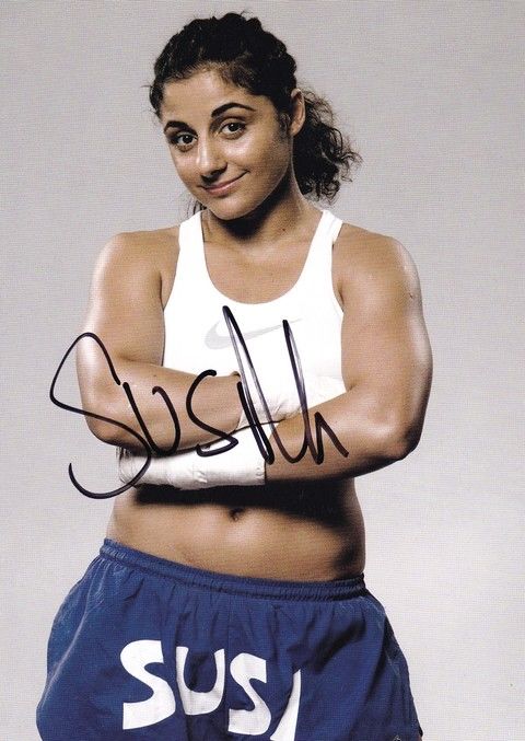 Autogramm Boxen | Susianna KENTIKIAN | 2000er (Portrait Color Spotlight) 