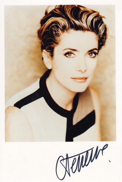 Autogramm Film (Frankreich) | Catherine DENEUVE | 1980er Foto (Portrait Color)
