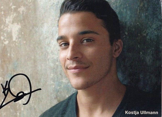 Autogramm Schauspieler | Kostja ULLMANN | 2000er (Portrait Color) Maas