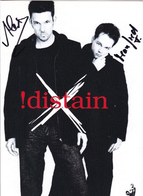 Autogramme Pop | !DISTAIN | 2004 "25 Frames A Second" (Portrait SW) Chrom