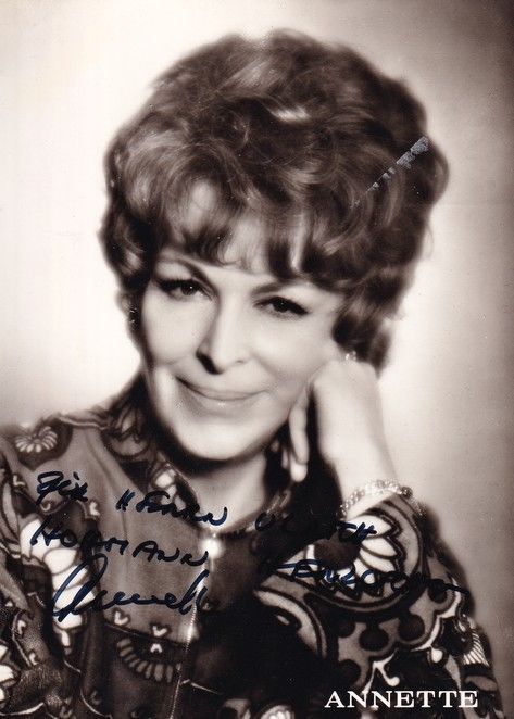 Autogramm Film / Pop (USA) | Annette FUNICELLO | 1990er (Portrait SW) Sahm