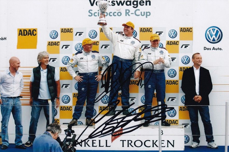 Autogramm Formel 1 | Johnny HERBERT | 2010 Foto (Siegerehrung Color Scirocco R-Cup)