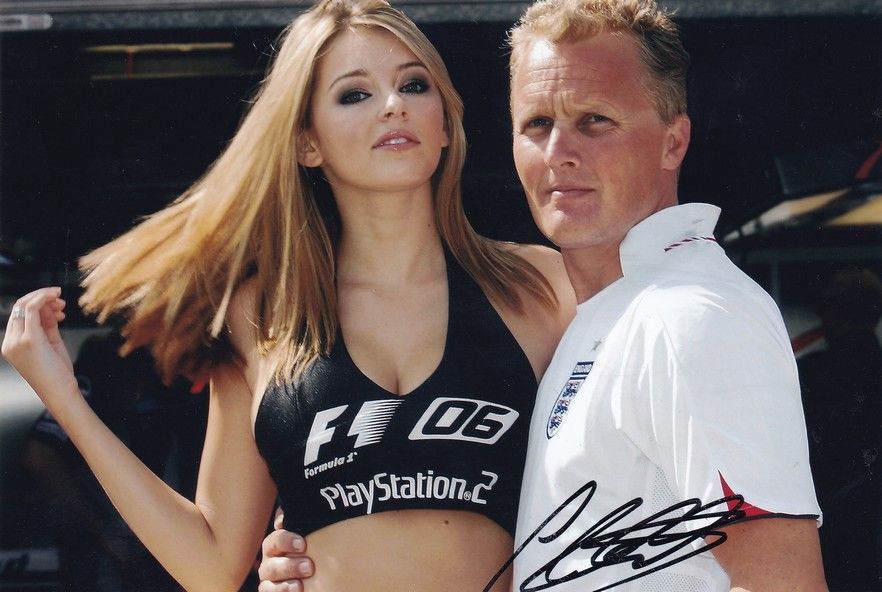 Autogramm Formel 1 | Johnny HERBERT | 2011 (Portrait Color Keeley Hazell GP Silverstone) 2