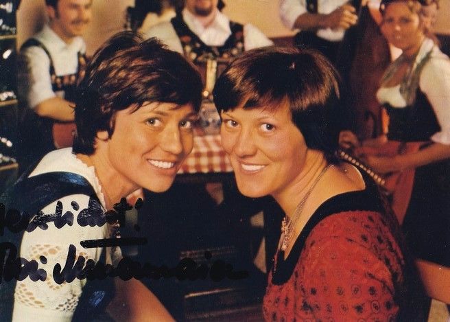 Autogramm Ski Alpin | Rosi MITTERMAIER | 1970er Foto (Portrait Color mit Evi) OS-Gold