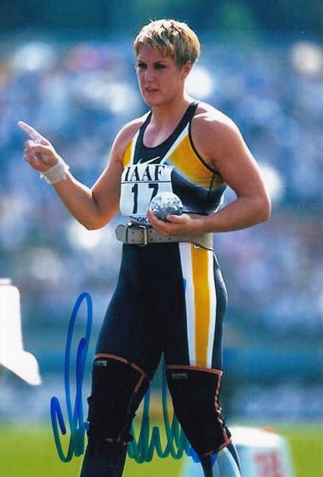 Autogramm Kugelstossen | Astrid KUMBERNUSS | 1990er Foto (Portrait Color) OS-Gold