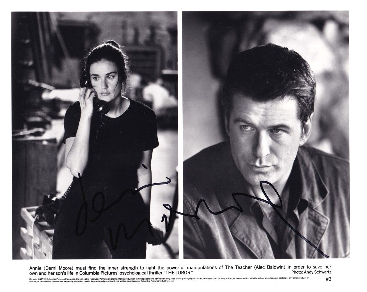 Autogramm Film (USA) | Demi MOORE | 1996 Foto "The Juror" (Filmszene SW XL)