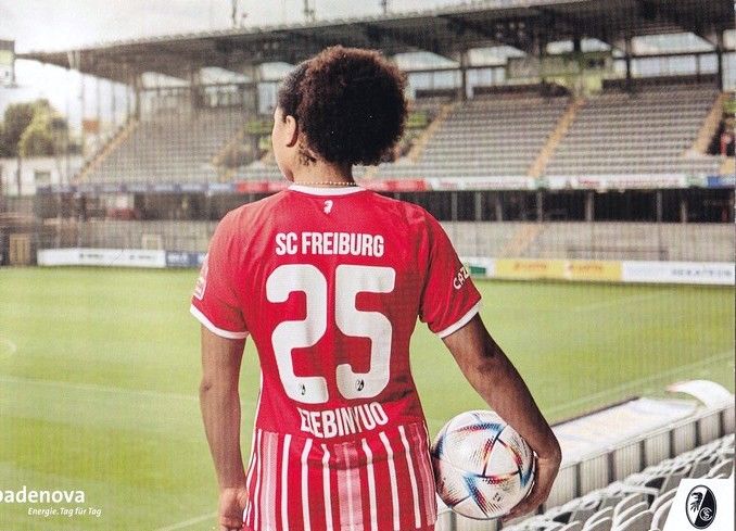 Autogramm Fussball (D) | SC Freiburg | 2022 | Viktoria EZEBINYUO
