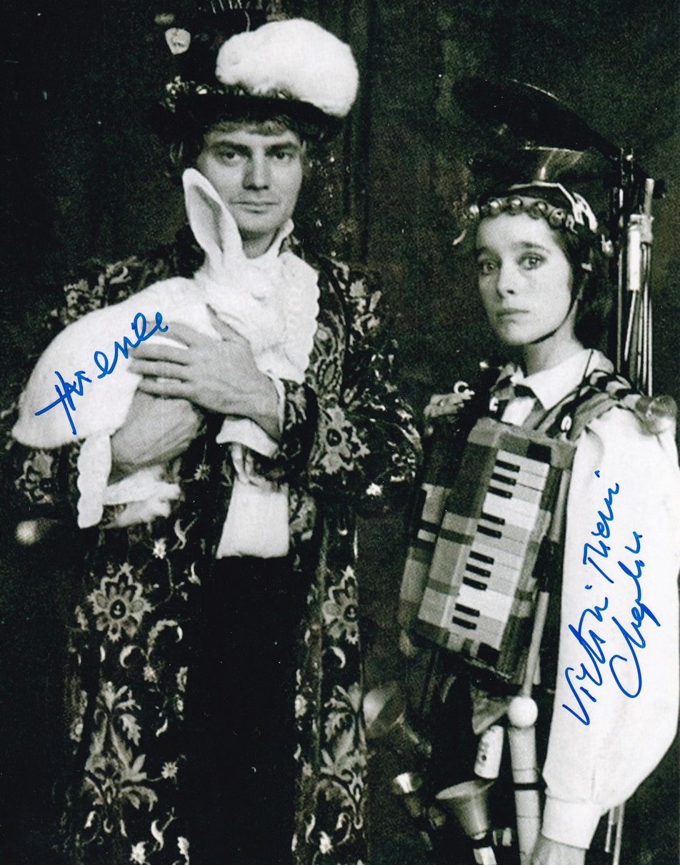 Autogramme Film / Zirkus (FRA / USA) | Jean-Baptiste THIERREE + Victoria CHAPLIN | 1970er Foto (Portrait SW XL)