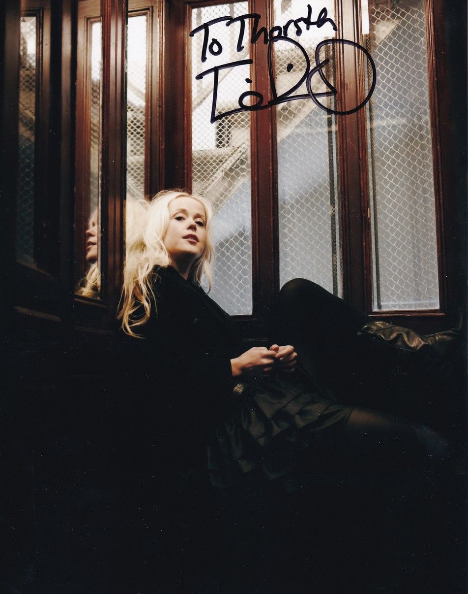 Autogramm Pop (DNK) | Tina DICO | 2010er Foto (Portrait Color XL)