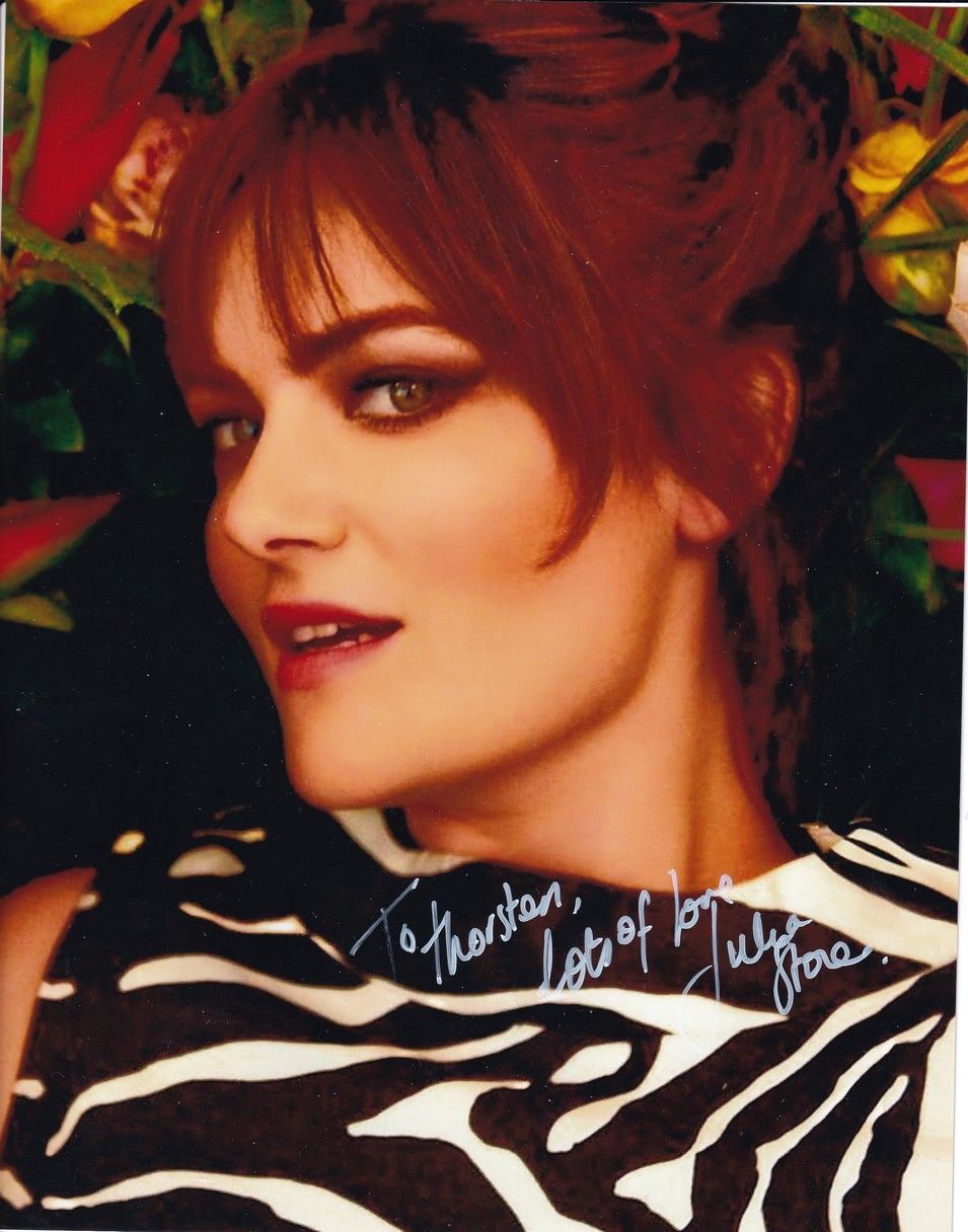 Autogramm Rock (AUS) | Julia STONE | 2010er Foto (Portrait Color XL)