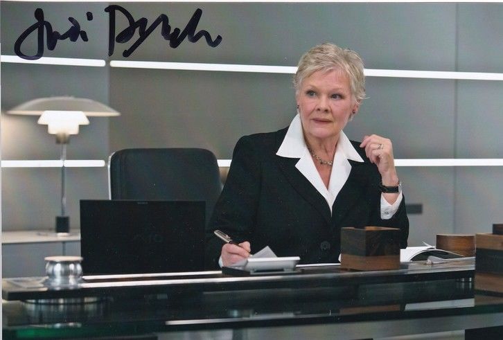 Autogramm Film (UK) | Judi DENCH | 2008 Foto "Quantum Of Solace" (James Bond)