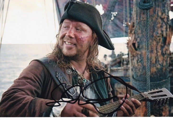 Autogramm Film (UK) | Stephen GRAHAM | 2011 Foto (Filmszene Color XM) "Pirates Caribbean" 1