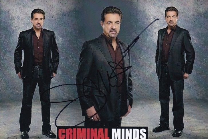 Autogramm Film (USA) | Joe MANTEGNA | 2010er Foto "Criminal Minds" (Collage)