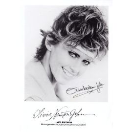 Autogramm Pop (USA) | Olivia NEWTON-JOHN | 1981 Foto Druck (Portrait SW) MCA