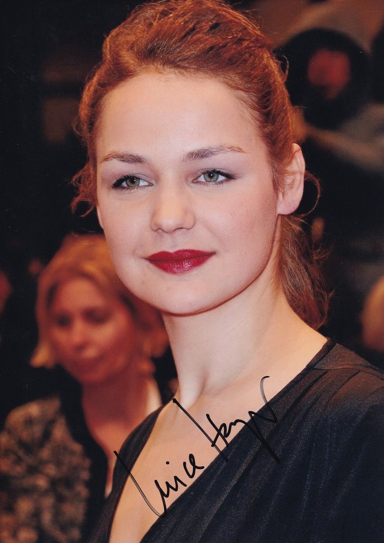 Autogramm Schauspieler | Luise HEYER | 2010er Foto (Portrait Color XL)