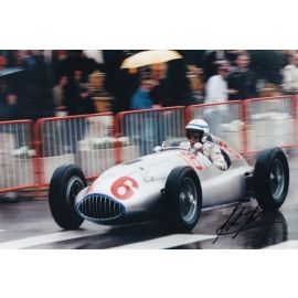 Autogramm Formel 1 | John SURTEES | 1960er Foto (Rennszene Mercedes W165) XL