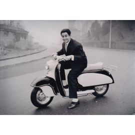 Filmfoto | Vico TORRIANI | 1950er (Portrait SW auf Roller XM) 2