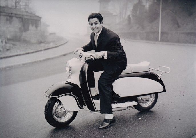 Filmfoto | Vico TORRIANI | 1950er (Portrait SW auf Roller XM) 2