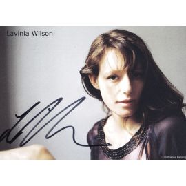 Autogramm Schauspieler | Lavinia WILSON | 2010er (Portrait Color)