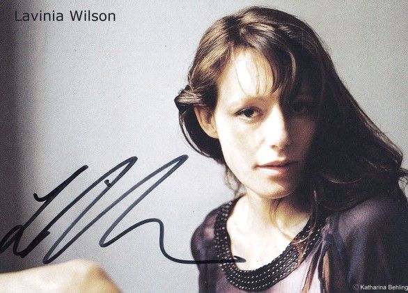 Autogramm Schauspieler | Lavinia WILSON | 2010er (Portrait Color)