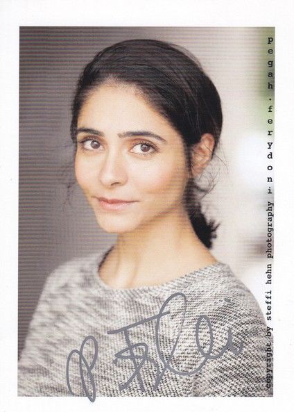 Autogramm Schauspieler | Pegah FERYDONI | 2010er (Portrait Color) Hehn