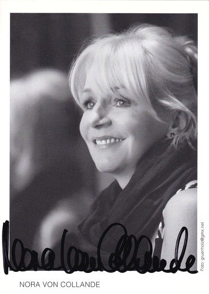 Autogramm Schauspieler | Nora VON COLLANDE | 2010er (Portrait SW) Grünholz