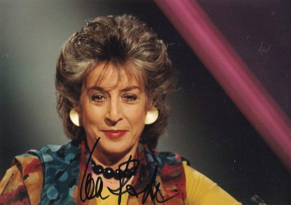 Autogramm Literatur / TV | Lea ROSH | 1990er Foto (Portrait Color)
