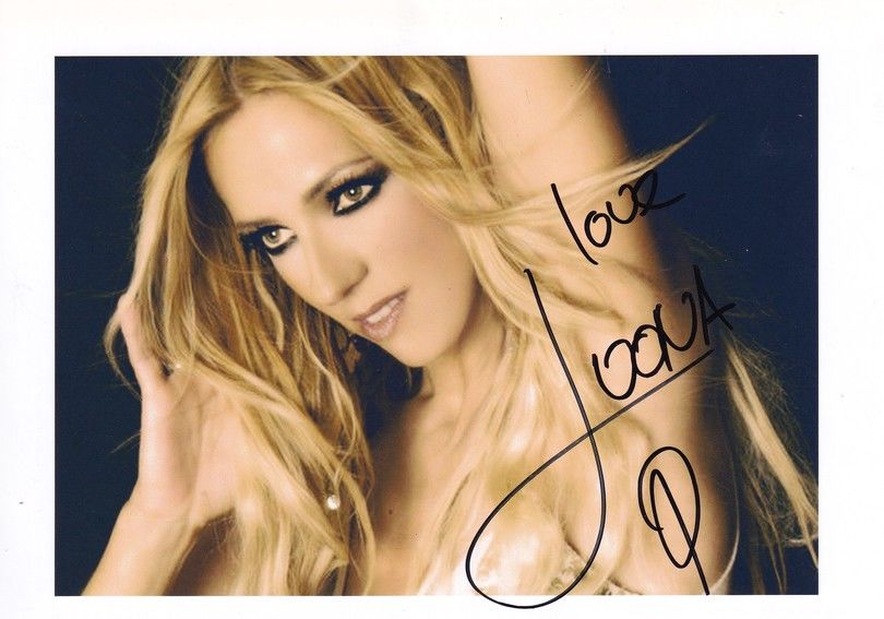 Autogramm Pop (NL) | LOONA | 2011 (Portrait Color XM) 1