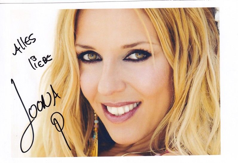 Autogramm Pop (NL) | LOONA | 2011 (Portrait Color XM) 2