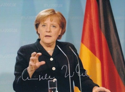 Autogramm Politik | CDU | Angela MERKEL | 2010er Foto (Portrait Color Rede) + COA