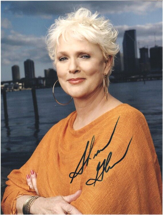 Autogramm Film (USA) | Sharon GLESS | 2000er Foto (Portrait SW XL) "Burn Notice"