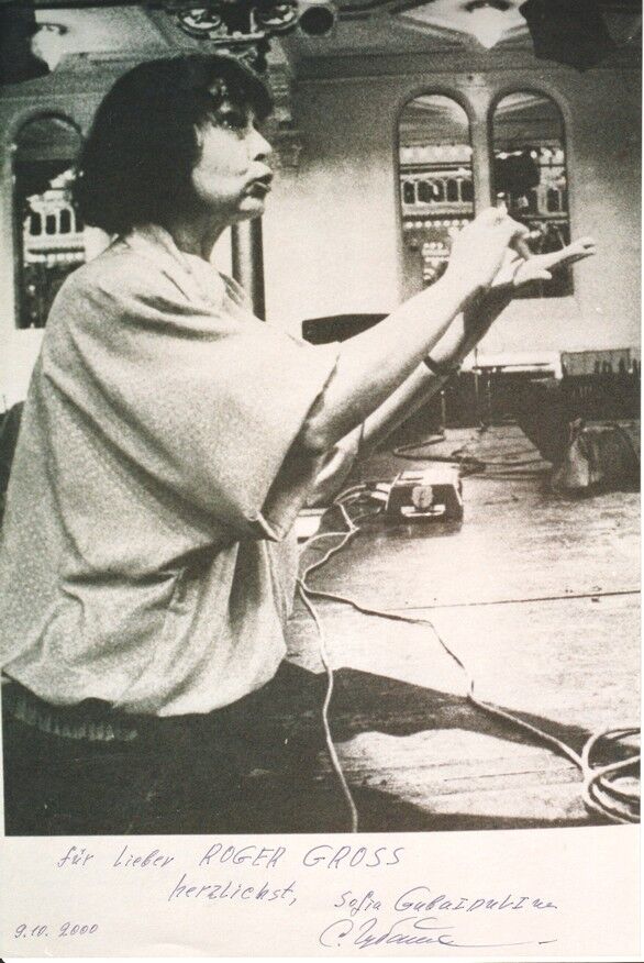 Autogramm Komponist (RU) | Sofia GUBAIDULINA | 1980er Foto (Portrait SW XL)