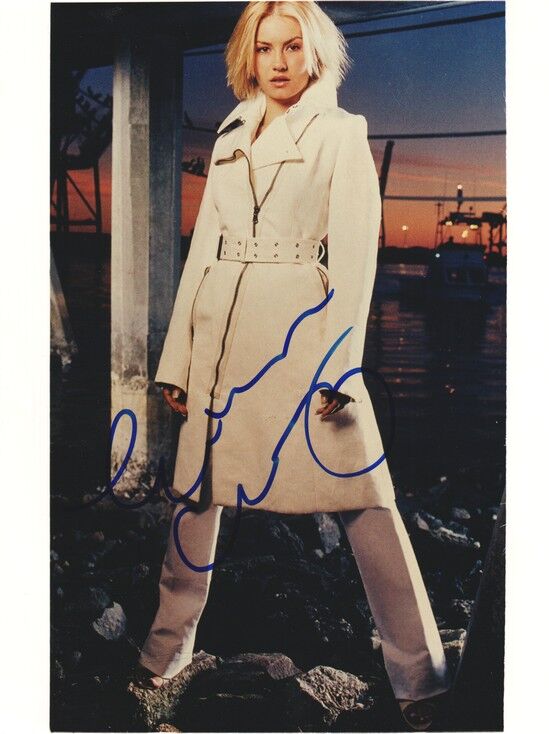 Autogramm Film (CAN) | Elisha CUTHBERT | 2000er Foto (Portrait Color XL)