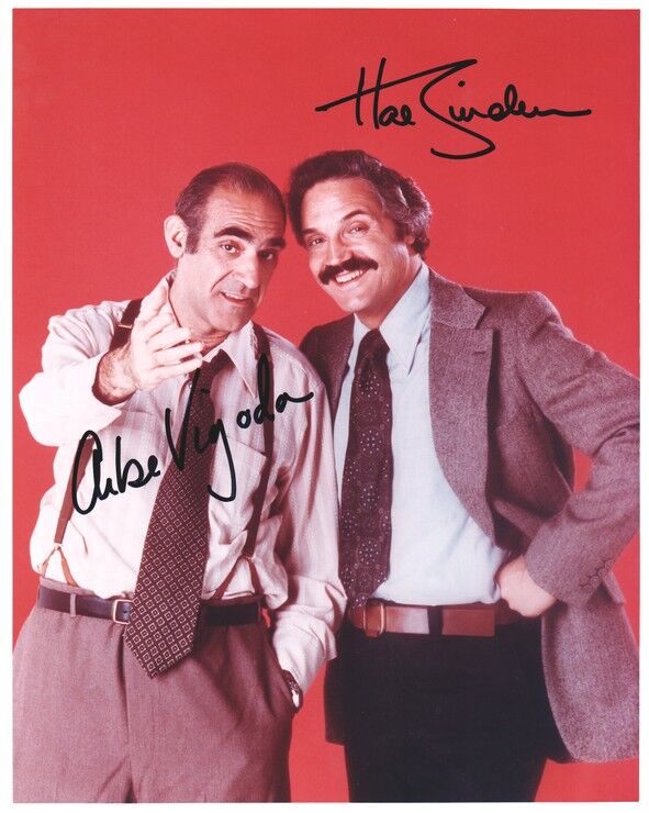 Autogramme Film (USA) | Hal LINDEN + Abe VIGODA | 1970er Foto (Portrait Color XL) "Barney Miller"