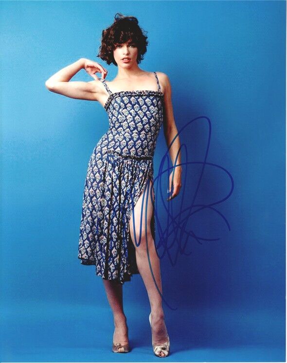 Autogramm Film (USA) | Milla JOVOVICH | 1998 Foto (Portrait Color XL) Interview