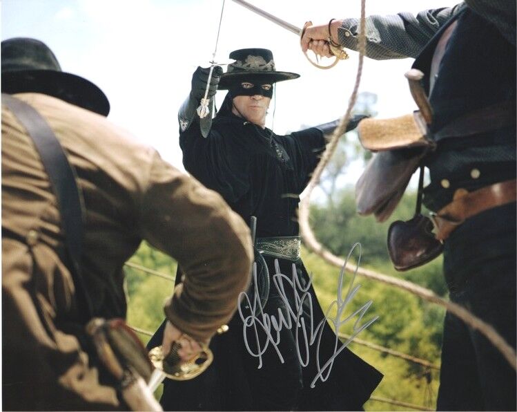 Autogramm Film (ESP) | Antonio BANDERAS | 1998 Foto (Portrait Color XL) "Mask of Zorro"