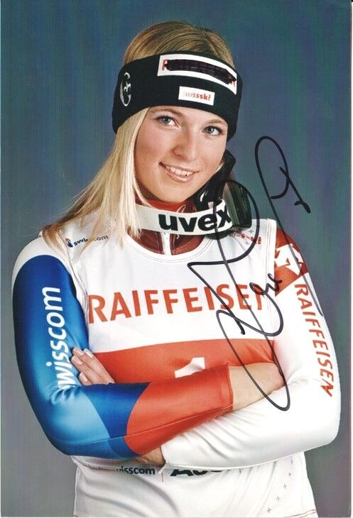 Autogramm Ski Alpin | Lara GUT-BEHRAMI | 2010er Foto (Portrait Color XM) OS-Gold