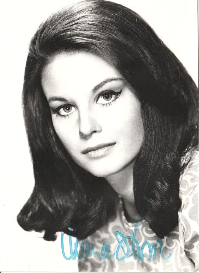Autogramm Film (USA) | Lana WOOD | 1960er Foto (Portrait SW XM) "Peyton Place"