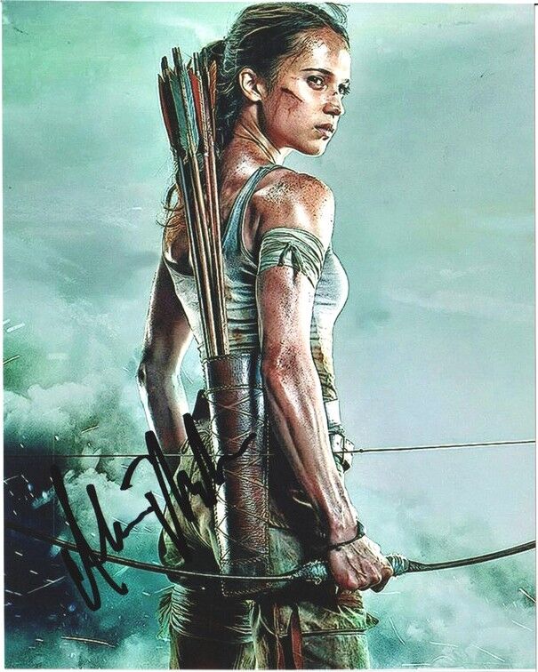 Autogramm Film (SWE) | Alicia VIKANDER | 2018 Foto (Portrait Color XM) "Tomb Raider"