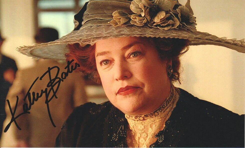 Autogramm Film (USA) | Kathy BATES | 1997 Foto (Portrait Color XM) "Titanic"
