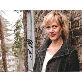 Autogramm Schauspieler | Anna SCHUDT | 2010er Foto (Portrait Color XM)