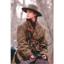 Autogramm Film / Pop (USA) | Hailee STEINFELD | 2010 Foto (Portrait Color XM) "True Grit" 1