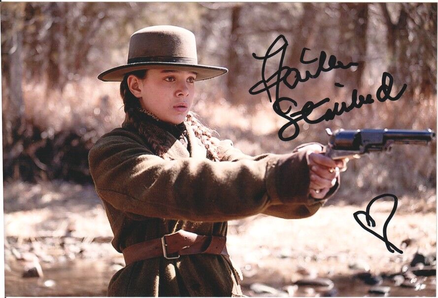 Autogramm Film / Pop (USA) | Hailee STEINFELD | 2010 Foto (Portrait Color XM) "True Grit" 2