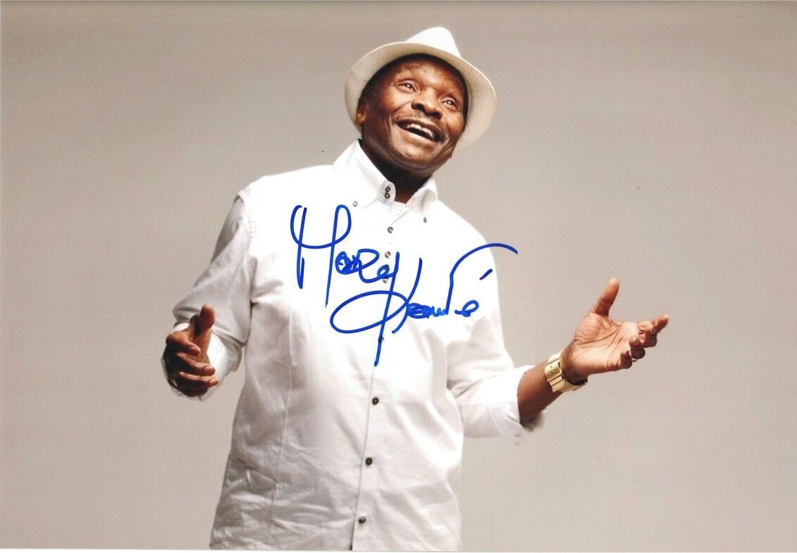 Autogramm Pop (GIN) | Mory KANTE | 2010er Foto (Portrait Color XL) 2