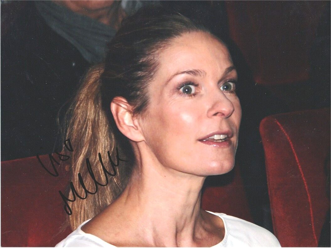 Autogramm Schauspieler | Lisa MARTINEK | 2010er Foto (Portrait Color XL)