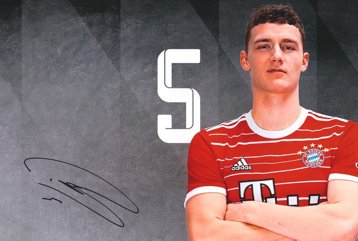 Autogramm Fussball | FC Bayern München | 2022 Foto | Benjamin PAVARD (Portrait Color XL) 