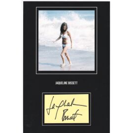 Autogramm Film (UK) | Jacqueline BISSET | 1980er Foto (Portrait Color XL) BIKINI Passepartout
