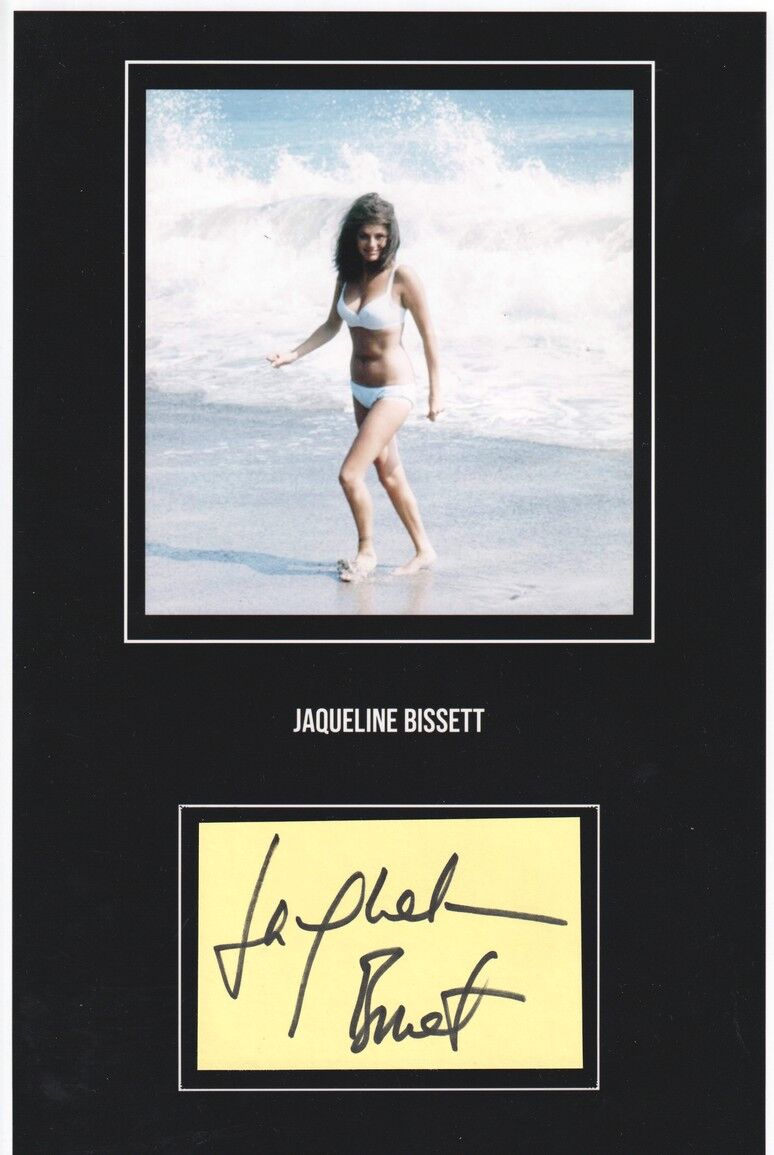 Autogramm Film (UK) | Jacqueline BISSET | 1980er Foto (Portrait Color XL) BIKINI Passepartout