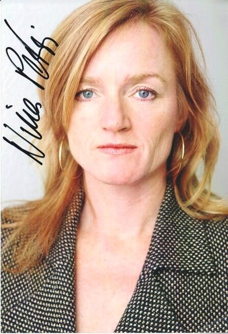 Autogramm Schauspieler | Nina PETRI | 2010er Foto (Portrait Color XM)